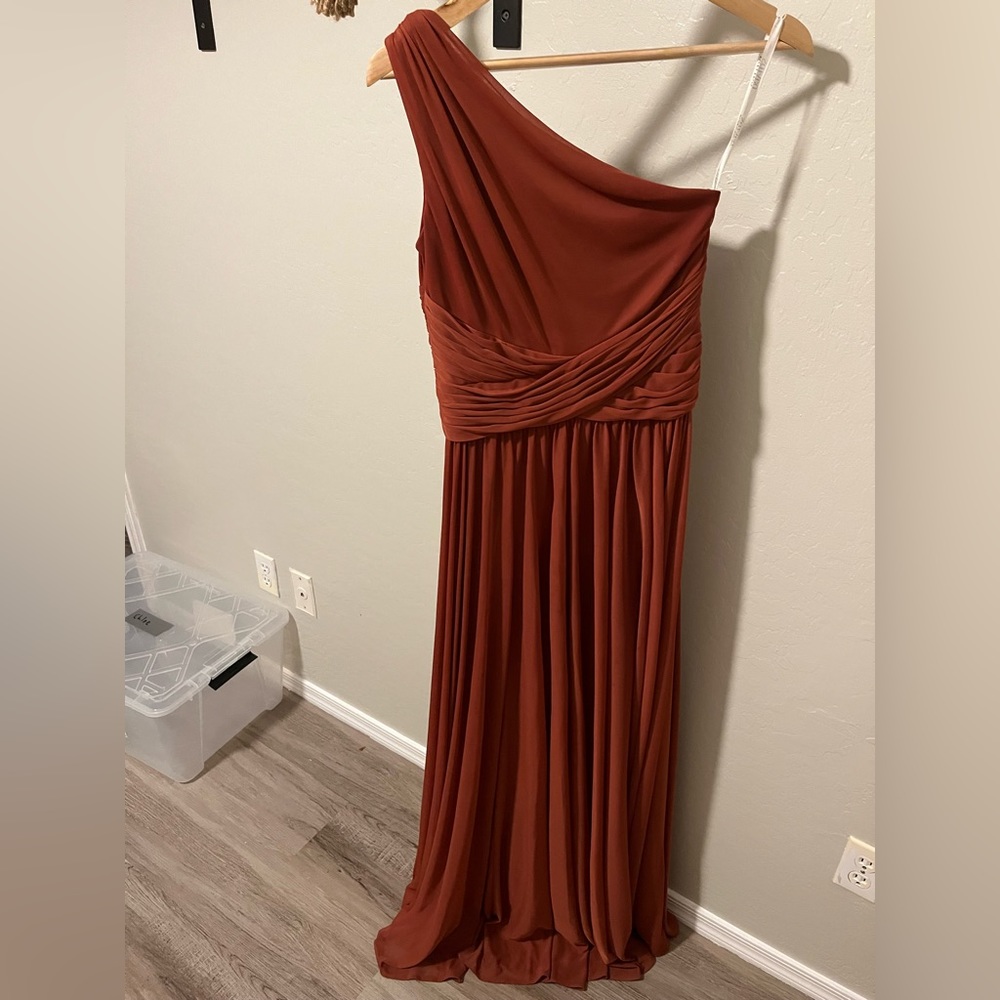 David’s bridal bridesmaid dress! Size 6, cinnamon color. One shoulder (right)
